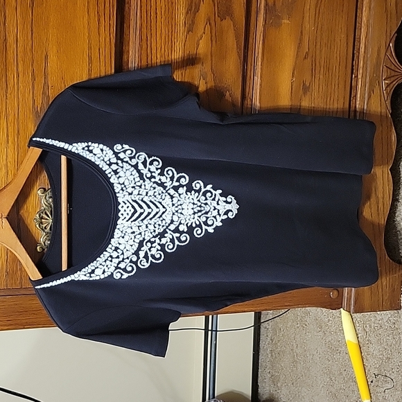 Laura Scott Tops - Laura Scott beautiful embellished Tee. Black/white. Sz L